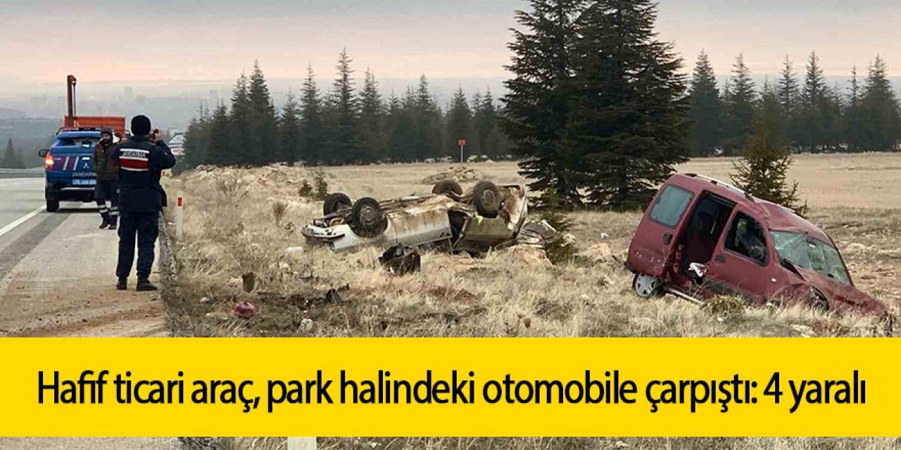 Hafif ticari araç, park halindeki otomobile çarpıştı: 4 yaralı