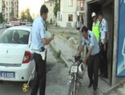 Motorsiklet İle Minübüs Çarpıştı 2 Yaralı