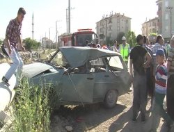 Tıra Arkadan Çarpan Otomobil Sürücüsü Yaralandı