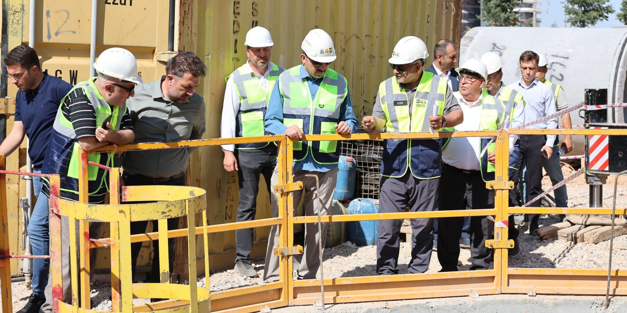 Başkan Altay: “Mikro Tünel İle Trafiği Kapatmadan Çevreyi Rahatsız Etmeden Çalışıyoruz.”