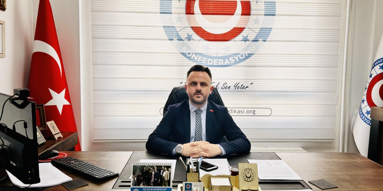 BİR MİLLETİN KADERİNİ DEĞİŞTİREN LİDERİ SAYGIYLA ANIYORUZ