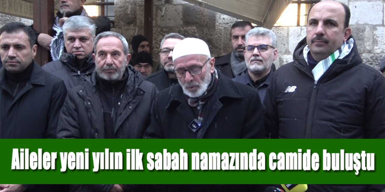 Aileler yeni yılın ilk sabah namazında camide buluştu