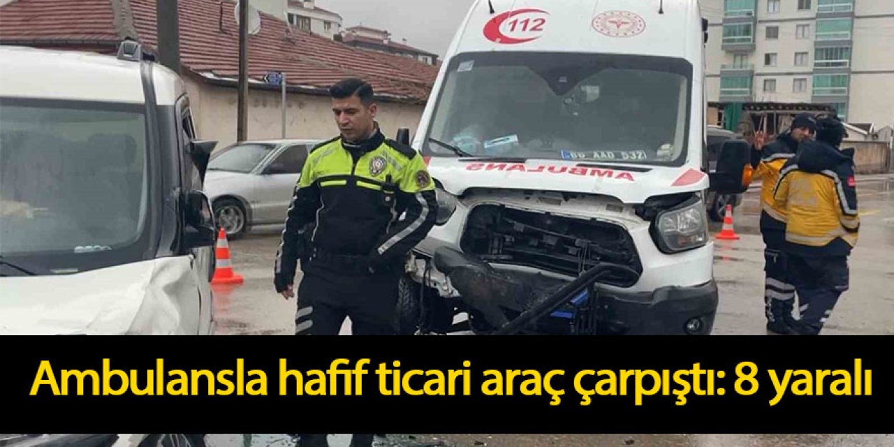 Ambulansla hafif ticari araç çarpıştı: 8 yaralı