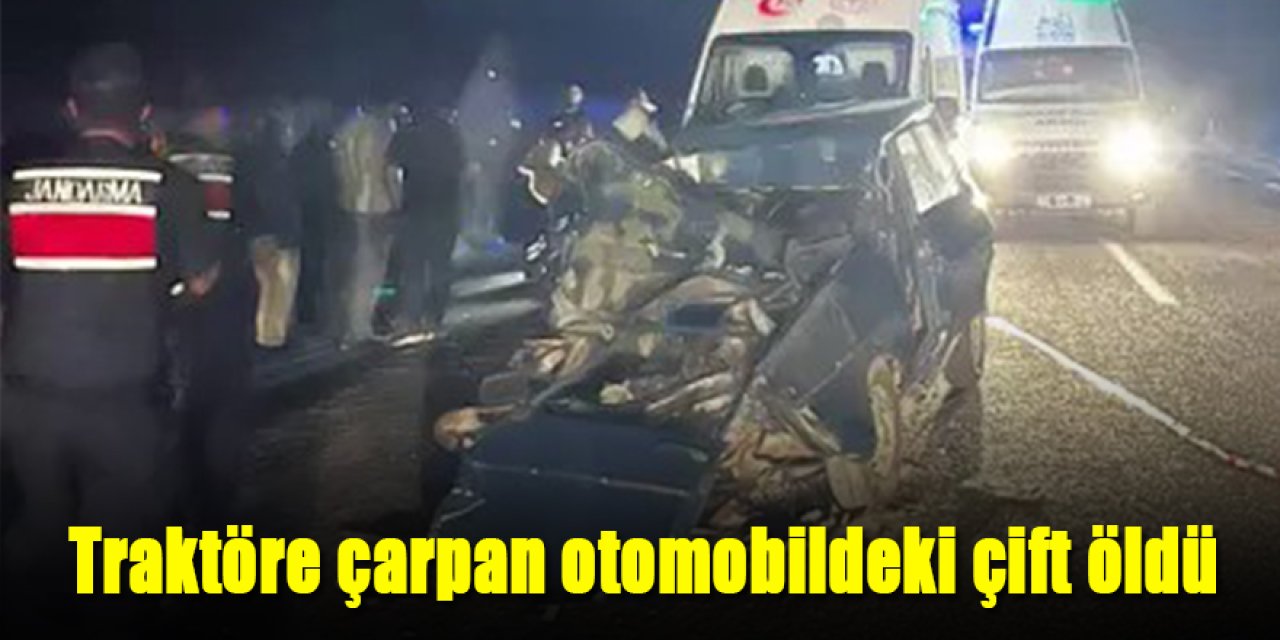Traktöre çarpan otomobildeki çift öldü