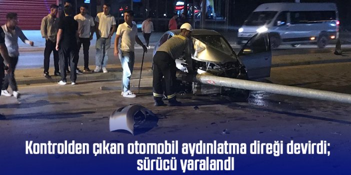 Kontrolden çıkan otomobil aydınlatma direği devirdi; sürücü yaralandı