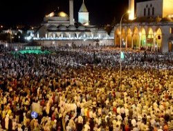 Kadir Gecesi’nde On Binlerce Kişi Mevlana Meydanı’nda Buluştu