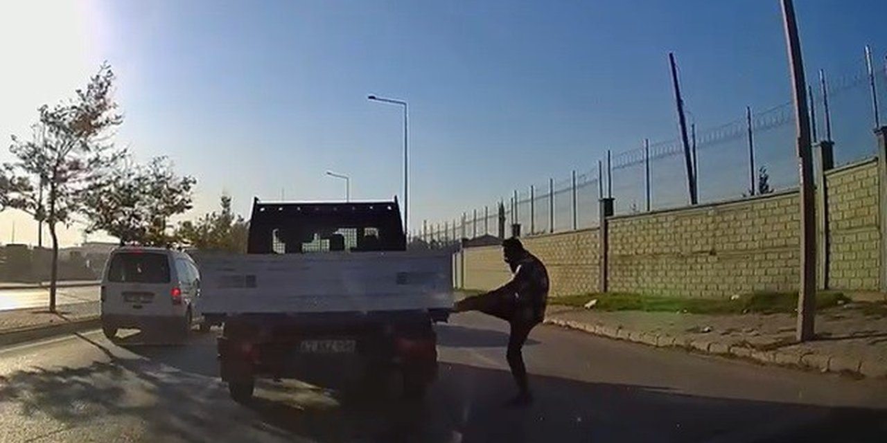 Konya'da kamyonete tekme atan sürücüye 180 bin lira idari para cezası verildi