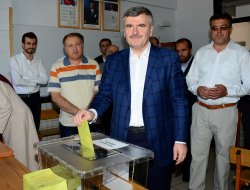 Akyürek Cumhurbaşkanlığı Seçimi İçin Oyunu Kullandı