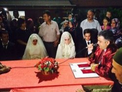 Dönmez Kardeşler, Bir Düğünde Evlendiler