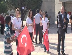 Ereğli’de Ticaret Borsası 1000 Adet Bayrak Dağıttı