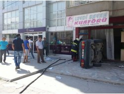 Otomobil Kuaför Salonuna  Girdi 1 Yaralı