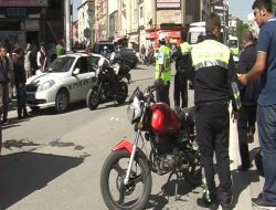 Motorsiklet Yaya’ya Çarptı 2 Yaralı