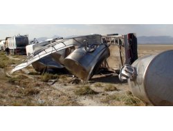 Süt Tankeri Devrildi 2 Yaralı