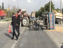 Karayolu Kavşağında Trafik Kazası