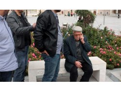 Dolandırıcılara 42 bin lirayı elleriyle teslim etti