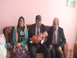 Berat Bebek’e Kaymakam Erden, Yardım Elini Uzattı