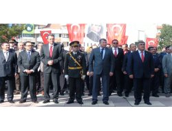 Ereğli’de,Atatürk Anıt’ına Çelenk Sunma Proğramı Düzenlendi