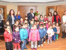 Miniklerden Özgüven’e Sevgi Seli