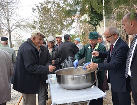 Mahallelerde 4 Bin Kişiye Aşure İkram Edildi