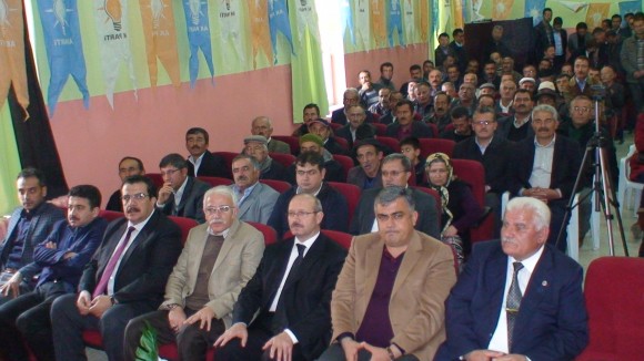 AK PARTİ İLÇE KONGERELERİNE EMİRGAZİYLE DEVAM ETTİ