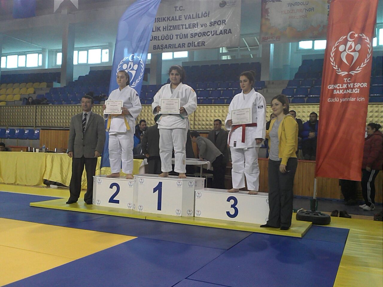 BÜYÜKŞEHİR YÜZME DAMGASINI VURDU