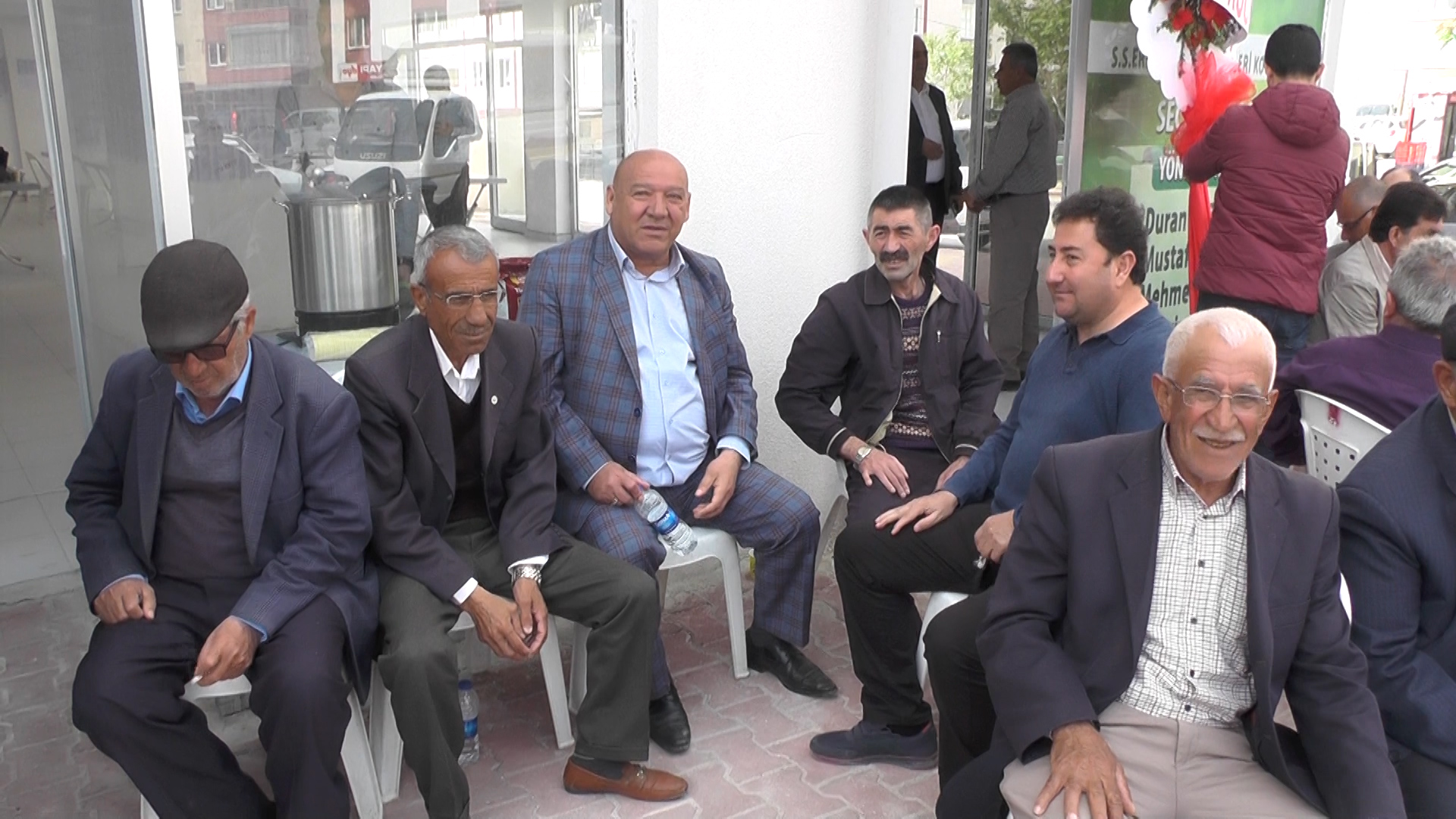 00006.00_05_27_00.still034.jpg 00006.00_05_27_00.still034.jpg