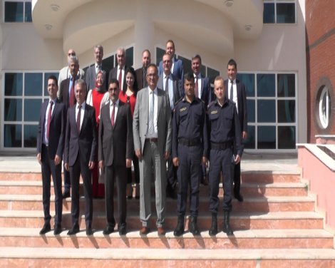 01-010.jpg 01-010.jpg