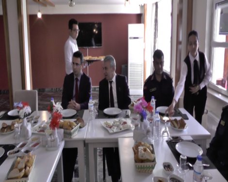 03-002.jpg 03-002.jpg