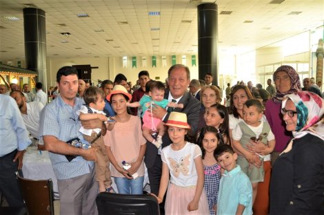 06.06.2019-baskan-oprukcu-bayram’da-da-hemsehrileriyle-1.jpg 06.06.2019-baskan-oprukcu-bayram’da-da-hemsehrileriyle-1.jpg