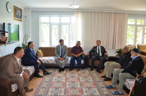 06.06.2019-baskan-oprukcu-bayram’da-da-hemsehrileriyle-3.jpg 06.06.2019-baskan-oprukcu-bayram’da-da-hemsehrileriyle-3.jpg