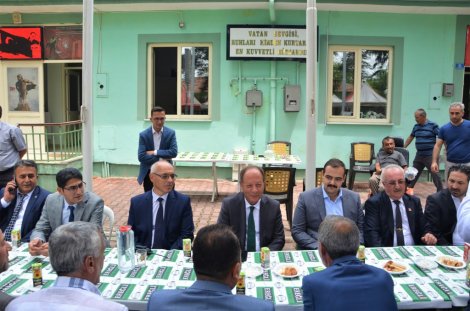 06.06.2019-baskan-oprukcu-bayram’da-da-hemsehrileriyle-4.jpg 06.06.2019-baskan-oprukcu-bayram’da-da-hemsehrileriyle-4.jpg