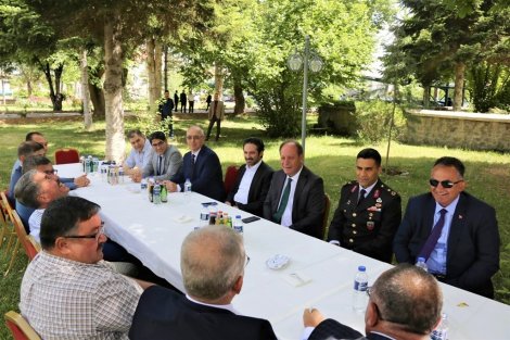 06.06.2019-baskan-oprukcu-bayram’da-da-hemsehrileriyle-5-001.jpg 06.06.2019-baskan-oprukcu-bayram’da-da-hemsehrileriyle-5-001.jpg