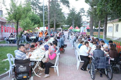 18.05.2019-baskan-oprukcu-ozel-bireyler-ve-aileleri-ile-iftarda-bulustu-4.jpg 18.05.2019-baskan-oprukcu-ozel-bireyler-ve-aileleri-ile-iftarda-bulustu-4.jpg