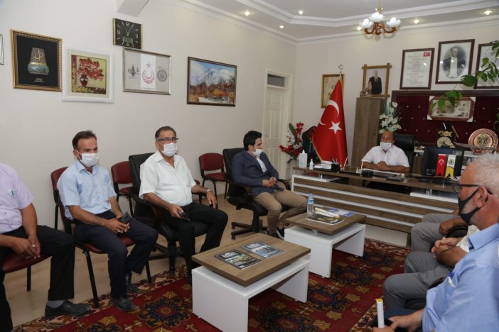 baskan-bakkal-ve-kaymakam-kirac-muhtarlarla-bulustu-002.jpg