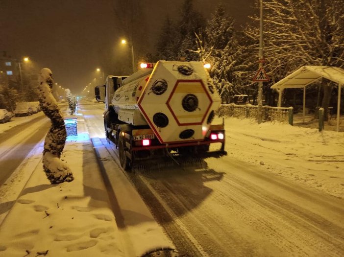 gece-gunduz-demeden-karla-mucadele-003.jpg
