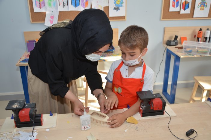 stem-eregli-cocuk-bilim-atolyesi-yaz-doneminde-de-faaliyetine-devam-ediyor-006.jpg