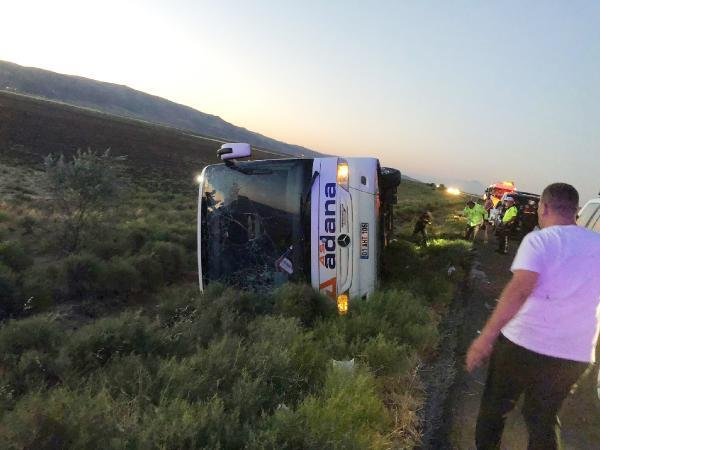 aksaray-da-yolcu-otobusu-devrildi-22-yarali-14292057-o-1.jpg