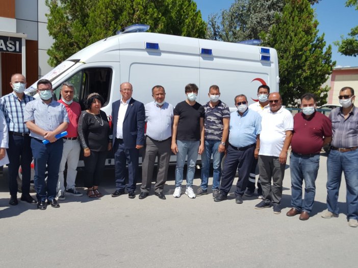 eregli-ticaret-borsasindan-hastaneye-ambulans-001.jpg