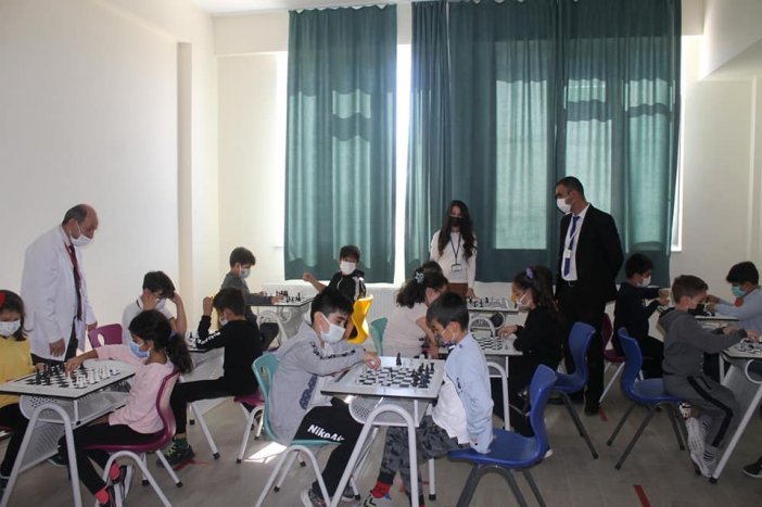 ogrenciler-satranc-ogreniyor.jpg