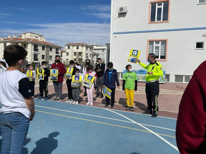 ogrenciler-trafik-egitimi-aldi-004.jpg