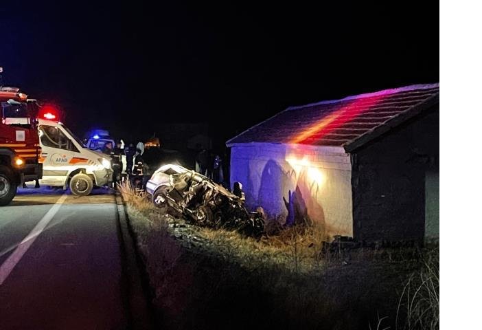 aksaray-da-yeni-yilin-ilk-dakikalarinda-feci-kaza-14638514-8716-m.jpg