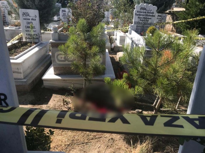 ereglide-babasinin-mezari-basinda-kafasina-sikti-004.jpg