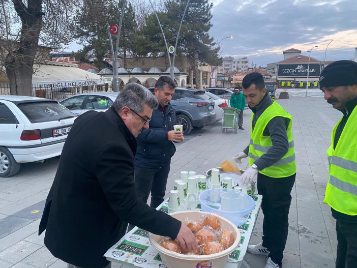 baskan-oprukcu-sabah-namazi-sonrasi-hemserilerine-ikramda-bulundu-009.jpeg