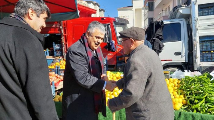 baskan-adayi-ozguvene-pazarci-esnafindan-yogun-ilgi-004.jpg