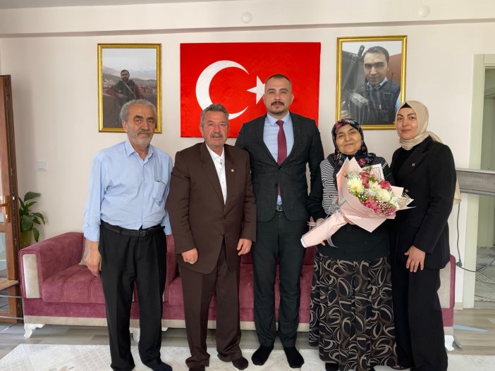 iletisim-baskanligi-konya-bolge-mudurlugunden-sehit-annesine-anlamli-ziyaret-001.jpeg