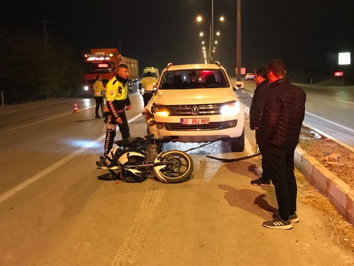 ereglide-son-dakika-haberi-kamyonet-ile-motosiklet-carpisti-2-yarali-001.jpg