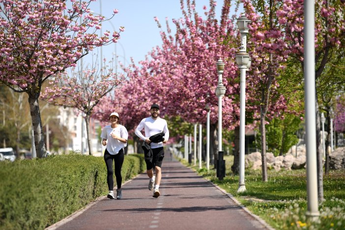 sakuralar-icin-japonyaya-gitmenize-gerek-yok-konyada-sakura-mevsimi-basladi-004.jpg