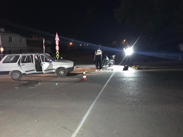 ereglide-otomobille-carpisan-motosikletin-surucusu-agir-yaralandi-001.jpeg