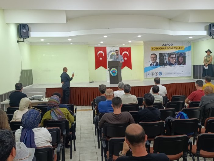 konyanin-kadinhani-ilcesi-bozkirin-isigi-kadinhani-etkinligi-kapsaminda-turkiyenin-dort-bir-yanindan-gelen-fotograf-sanatcilarini-agirladi-001.jpg