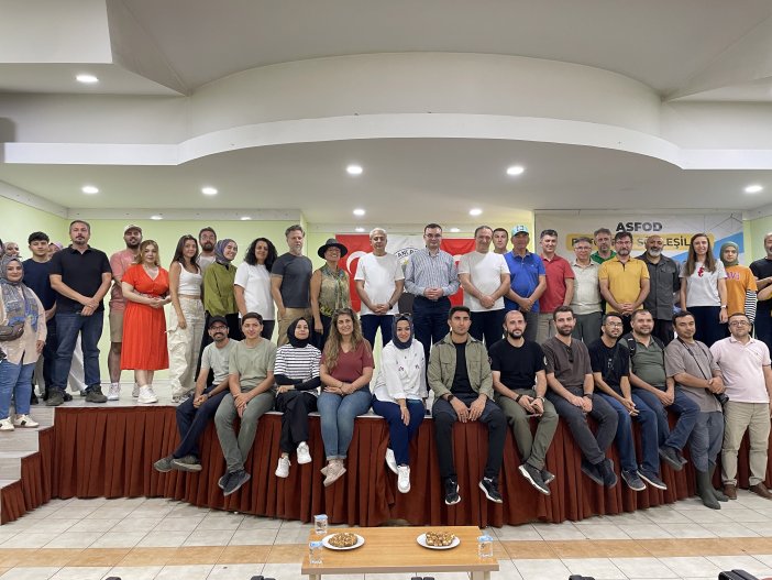 konyanin-kadinhani-ilcesi-bozkirin-isigi-kadinhani-etkinligi-kapsaminda-turkiyenin-dort-bir-yanindan-gelen-fotograf-sanatcilarini-agirladi-005.jpg